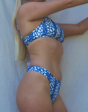 Load image into Gallery viewer, MOLLY THONG - BLUE CRUSH