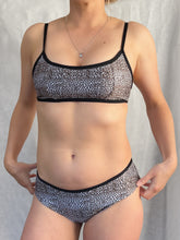 Load image into Gallery viewer, MOLLY TOP - LEO
