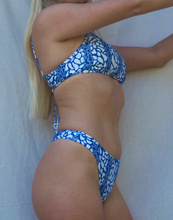 Load image into Gallery viewer, MOLLY THONG - BLUE CRUSH
