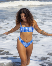 Load image into Gallery viewer, MAISIE TOP - BLUE CRUSH
