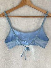 Load image into Gallery viewer, MOLLY TOP - BLUE JEAN
